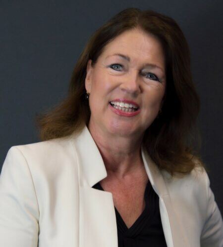 Elke-bearbeitet-e1670878784915-450x500